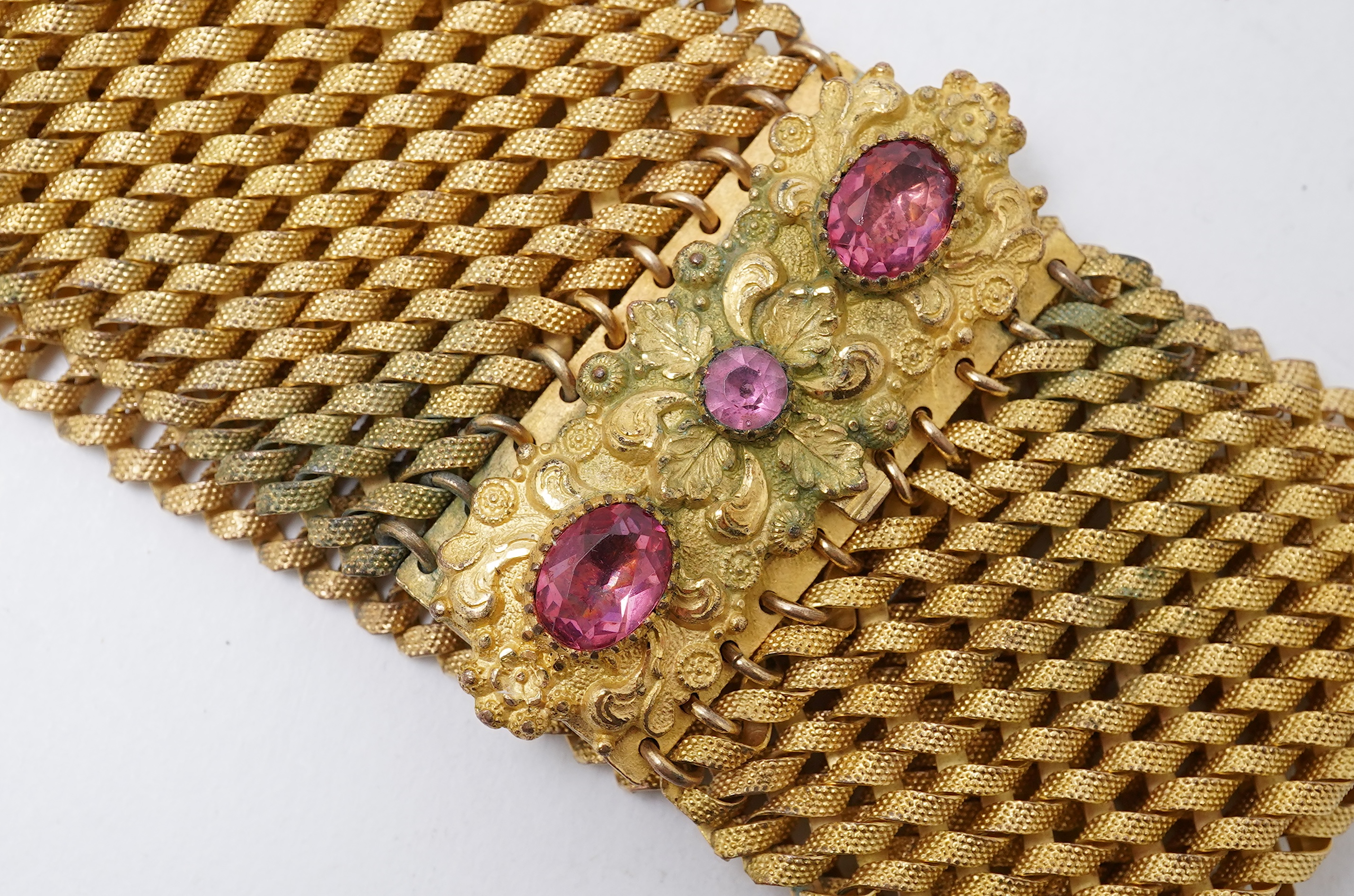 A collection of pinchbeck/gilt metal jewels, 19th century